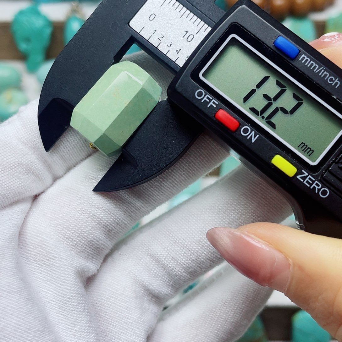 绿松石未镶嵌挂件