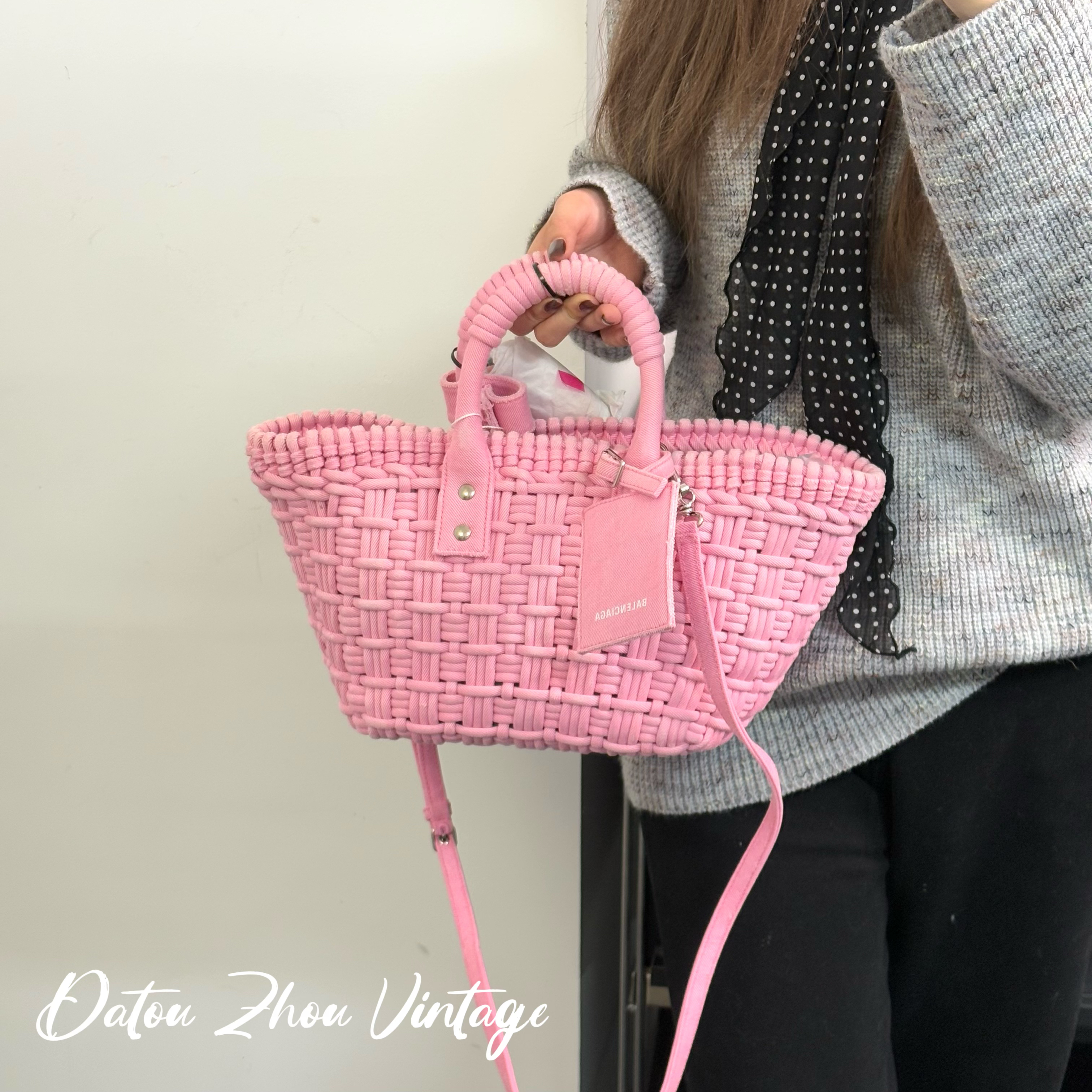 95新 Balenciaga/巴黎世家 粉色编织菜篮子斜挎包jx .