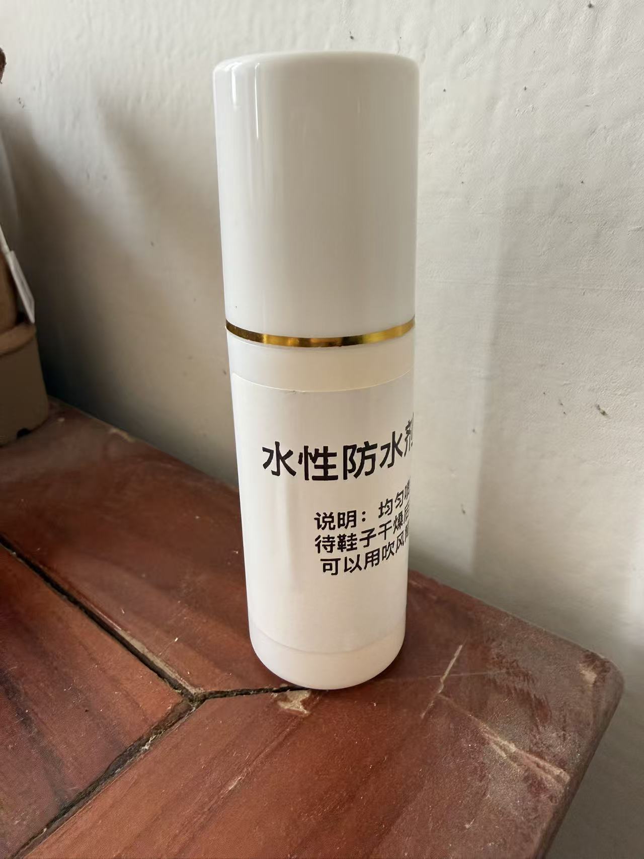雪地靴小白鞋羊皮毛一体专用防水喷雾