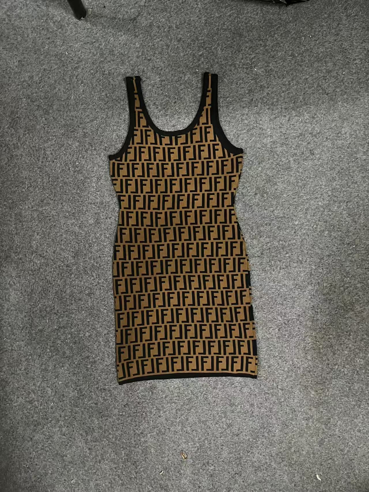 A016 【坤坤】2025新款时尚女士裙子