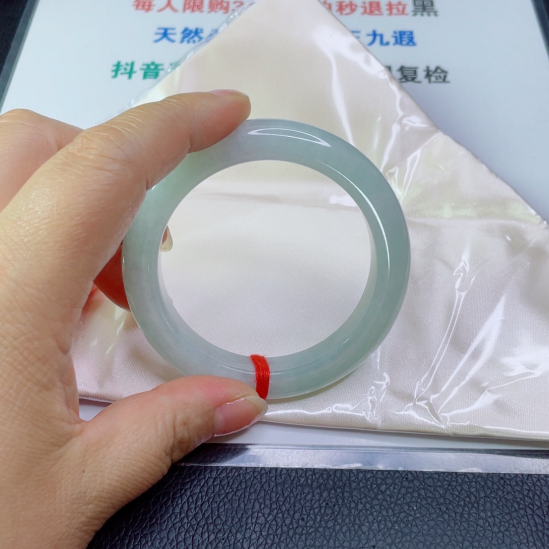 翡翠手镯未镶嵌y****蝶