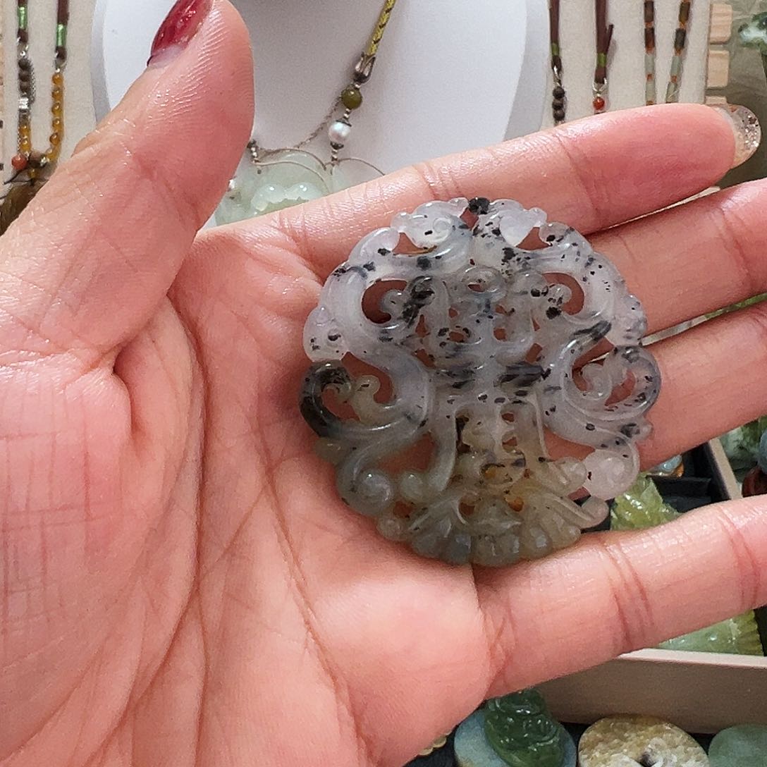 蛇纹石玉颈饰未镶嵌