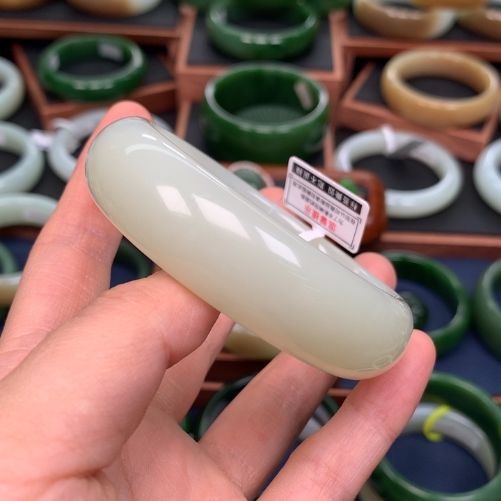 和田玉手镯59圈口未镶嵌