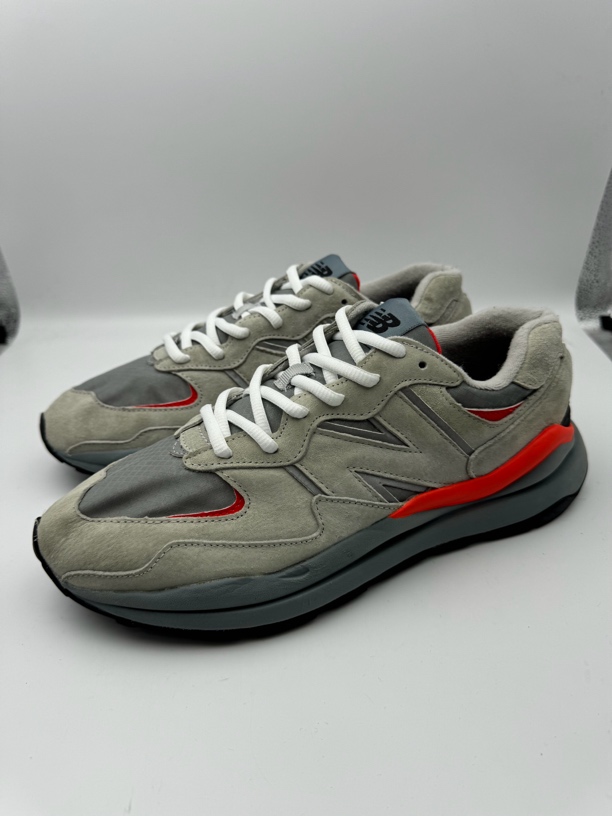 95新 MM6 43码275/5740 运动透气跑鞋 灰色/桔红