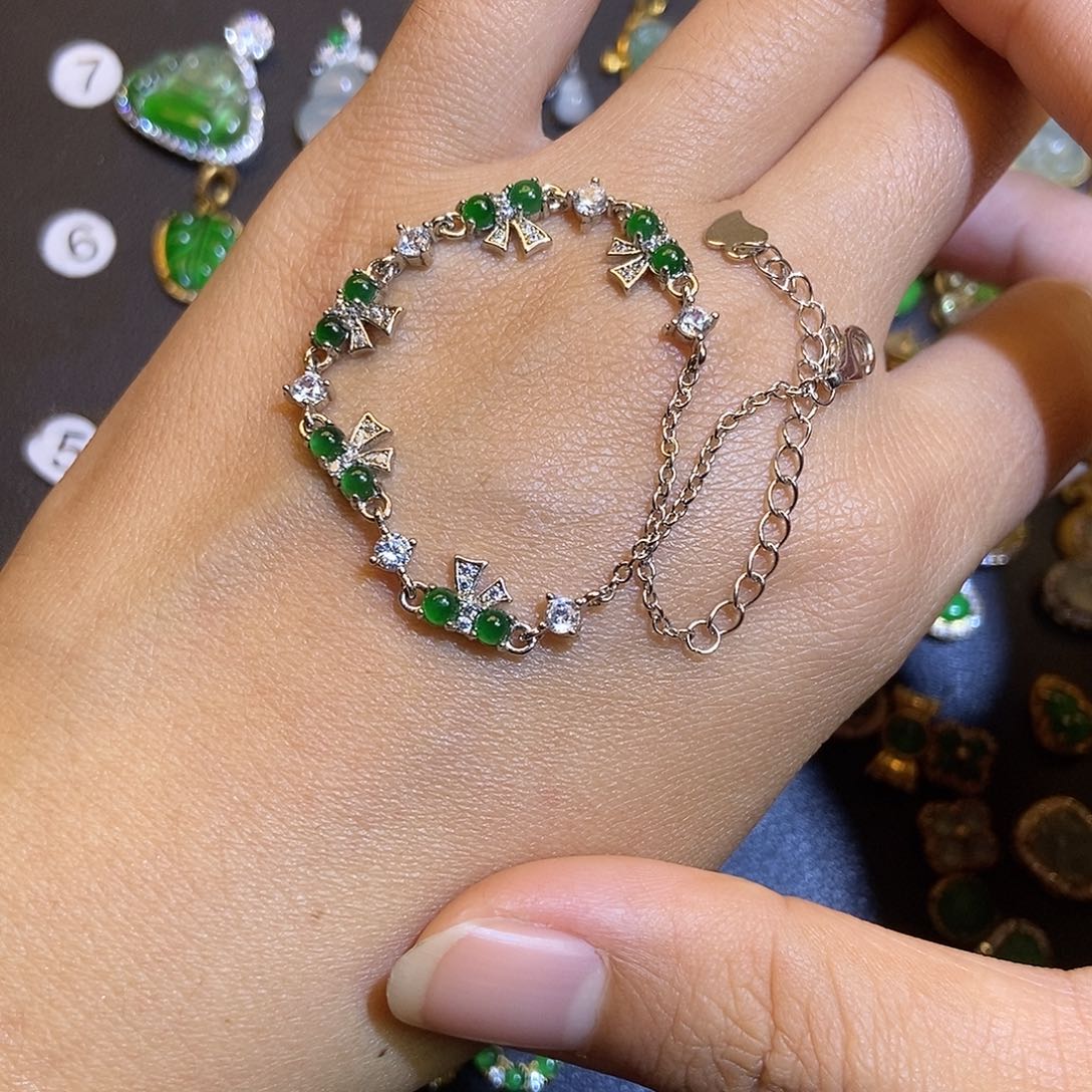 莉***莉翡翠银S925镶嵌吊坠(不含链)