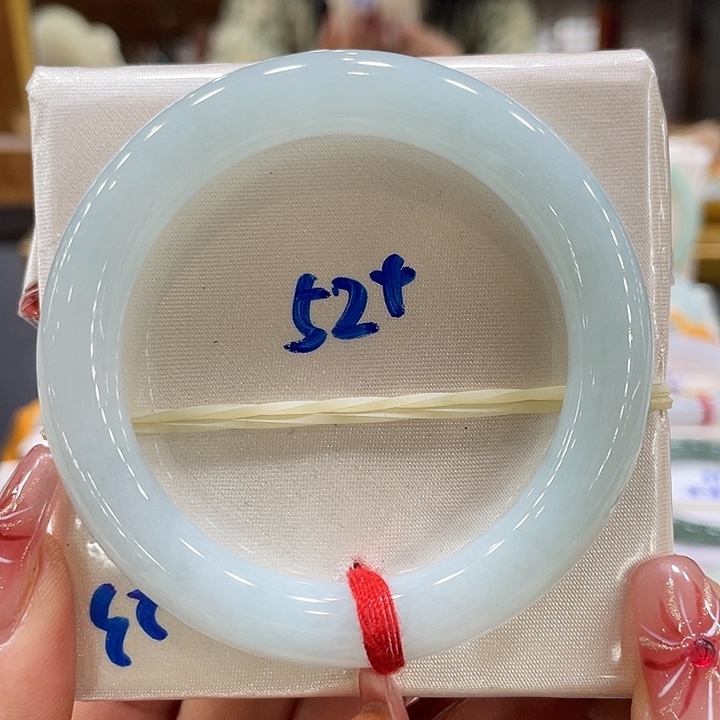 翡翠手镯未镶嵌翡翠手镯