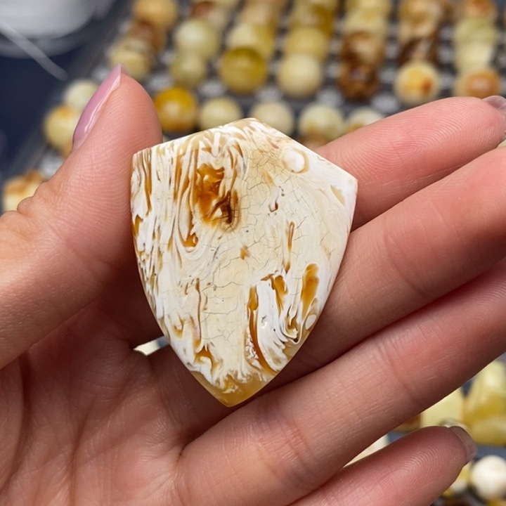 未镶嵌蜜蜡珠宝奇石盾牌