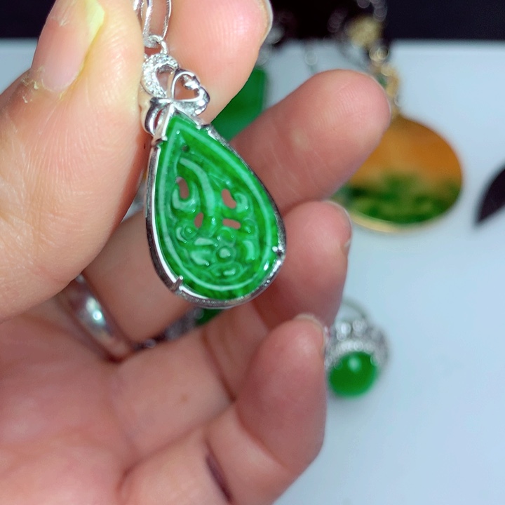 翡翠吊坠(不含链)未镶嵌