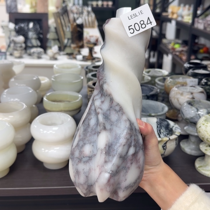 X084.             花。瓶