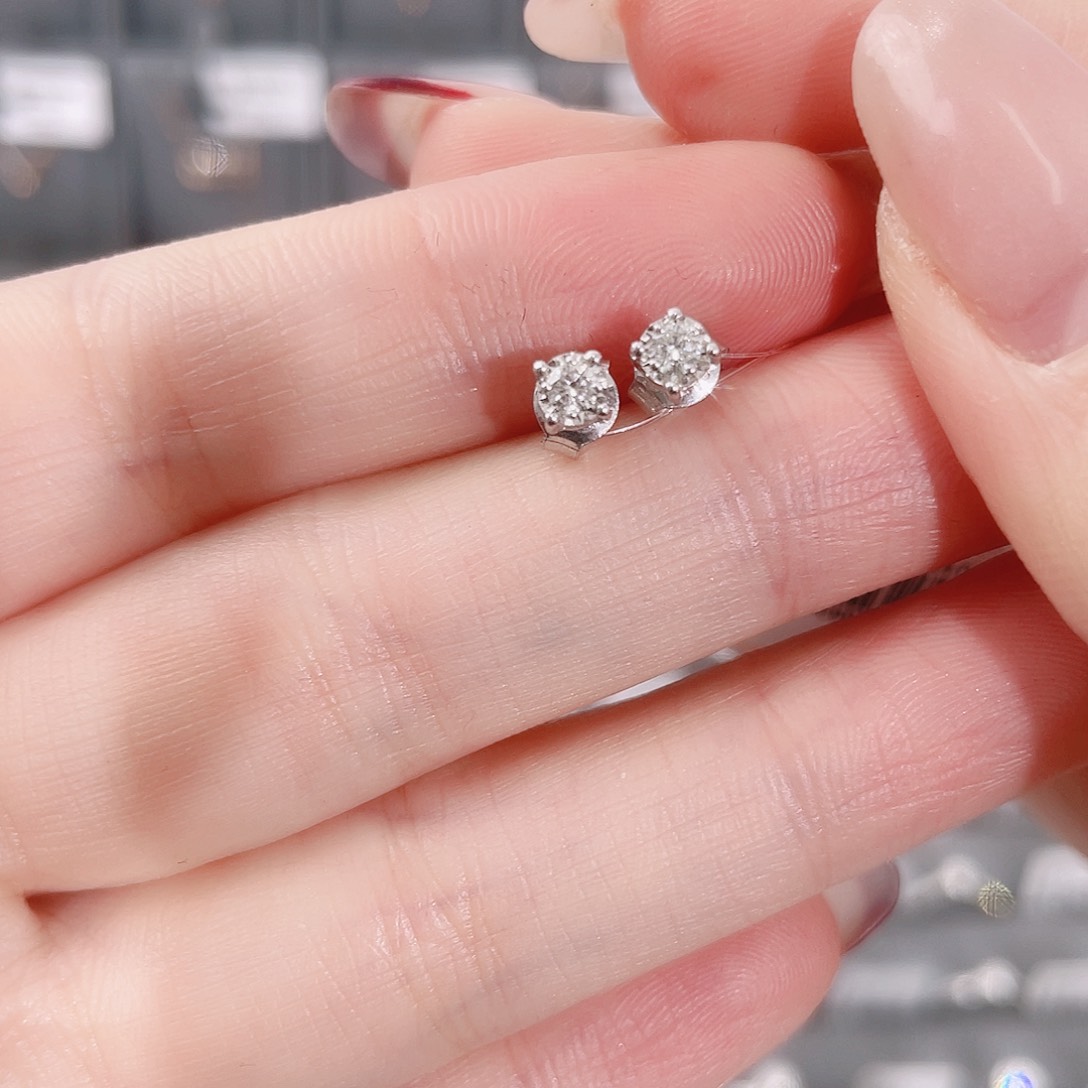 天然钻石耳饰18K金镶嵌WJ19030362