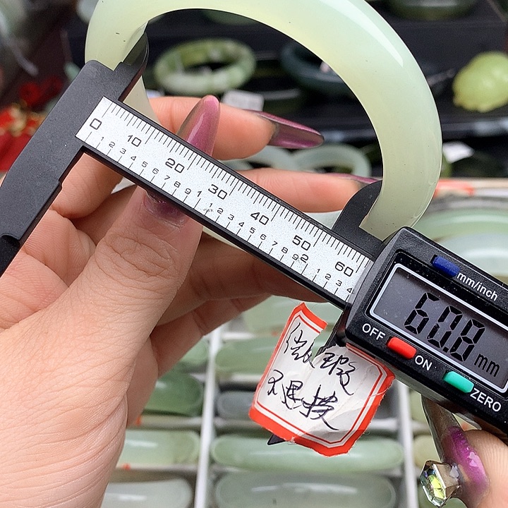 蛇纹石玉手镯未镶嵌930