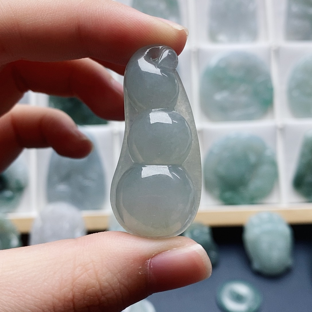 翡翠未镶嵌挂件平安豆