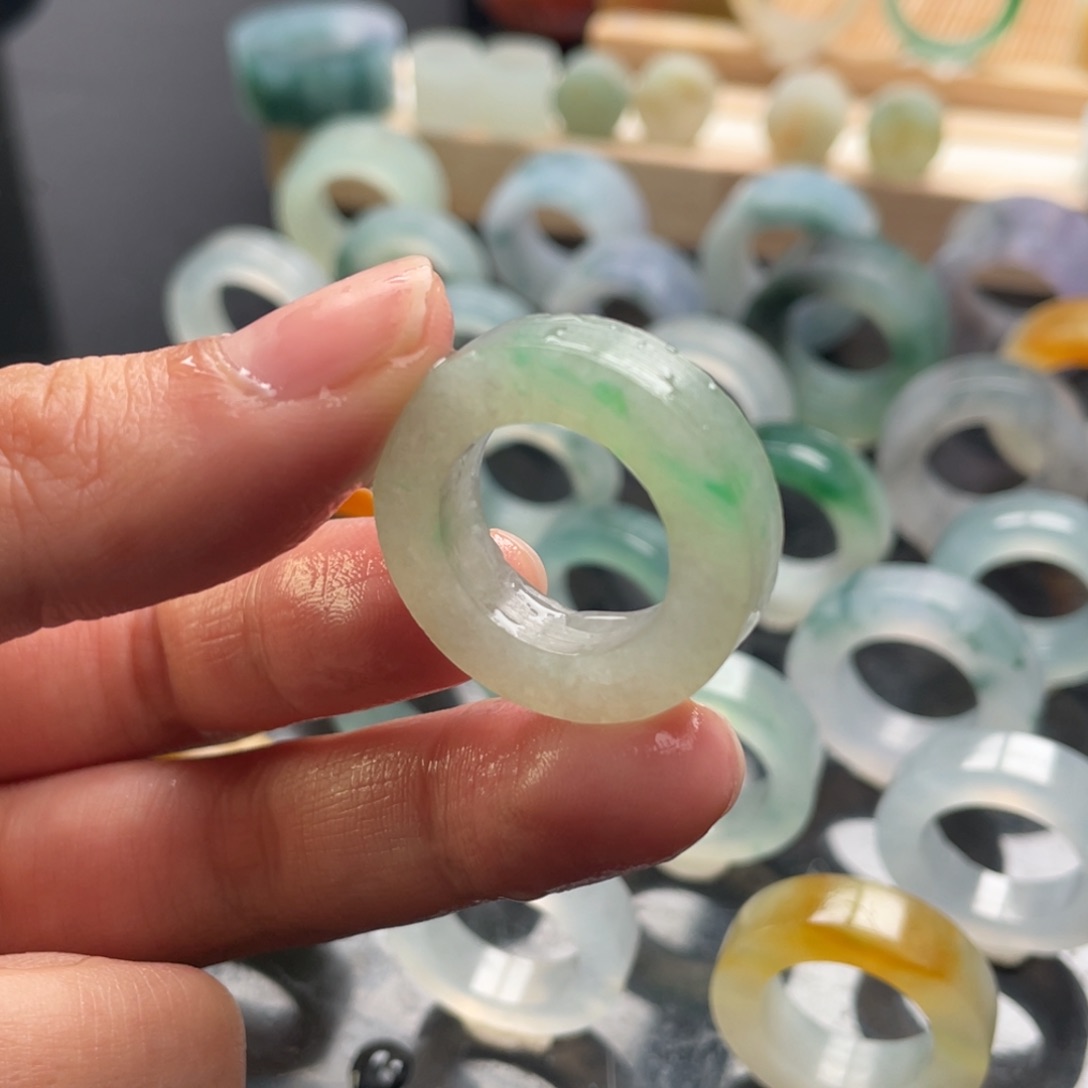 定制翡翠未镶嵌戒指