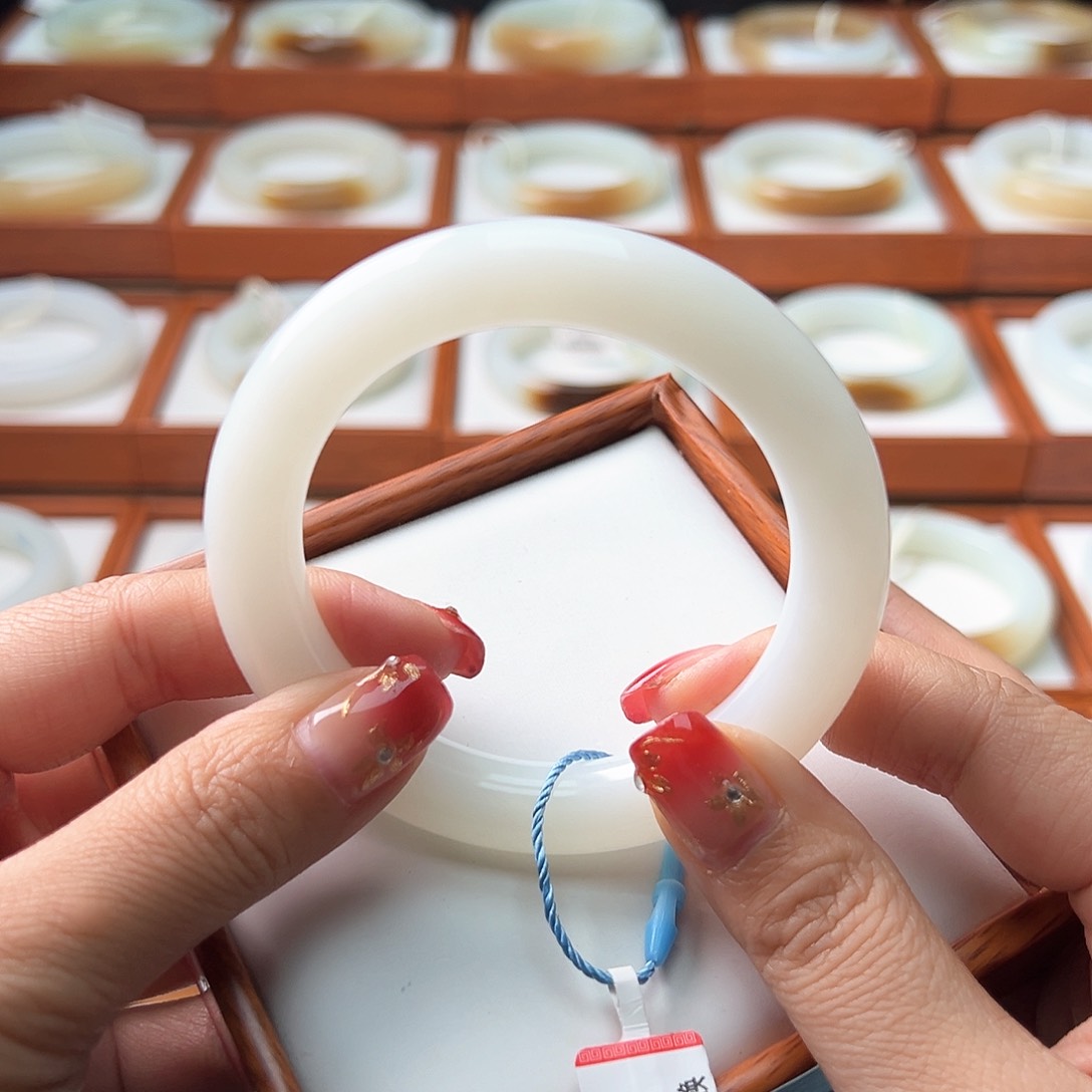 和田玉手镯未镶嵌57