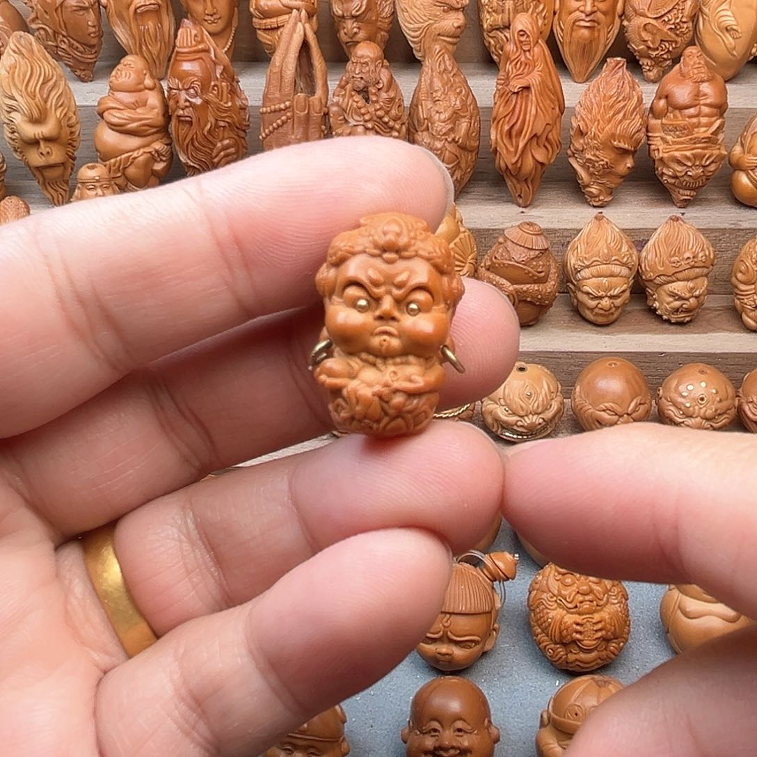 橄榄核吊坠17黄财神