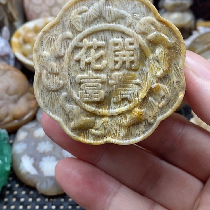 硅化珊瑚（珊瑚玉）颈饰未镶嵌有瑕