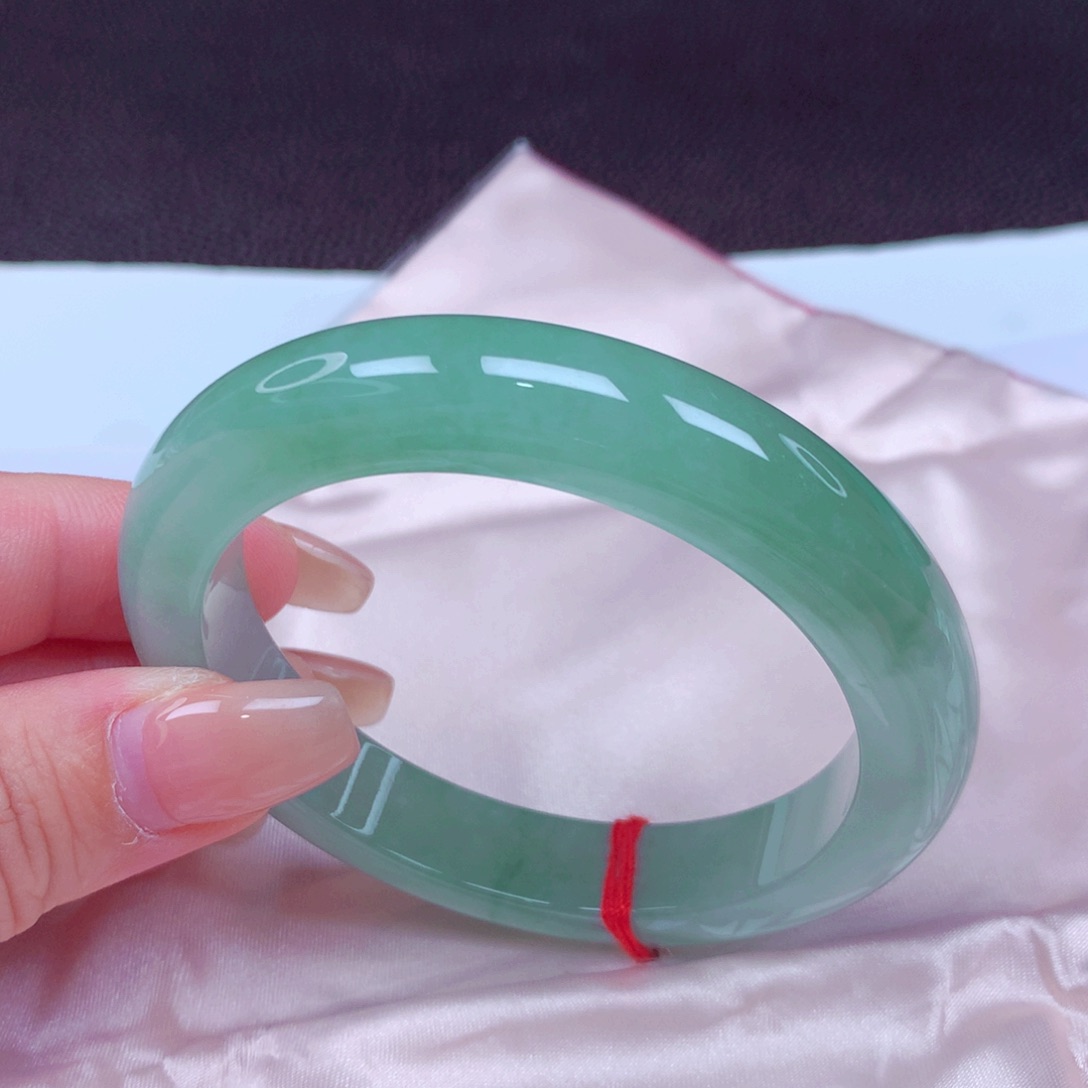 翡翠手镯未镶嵌手镯