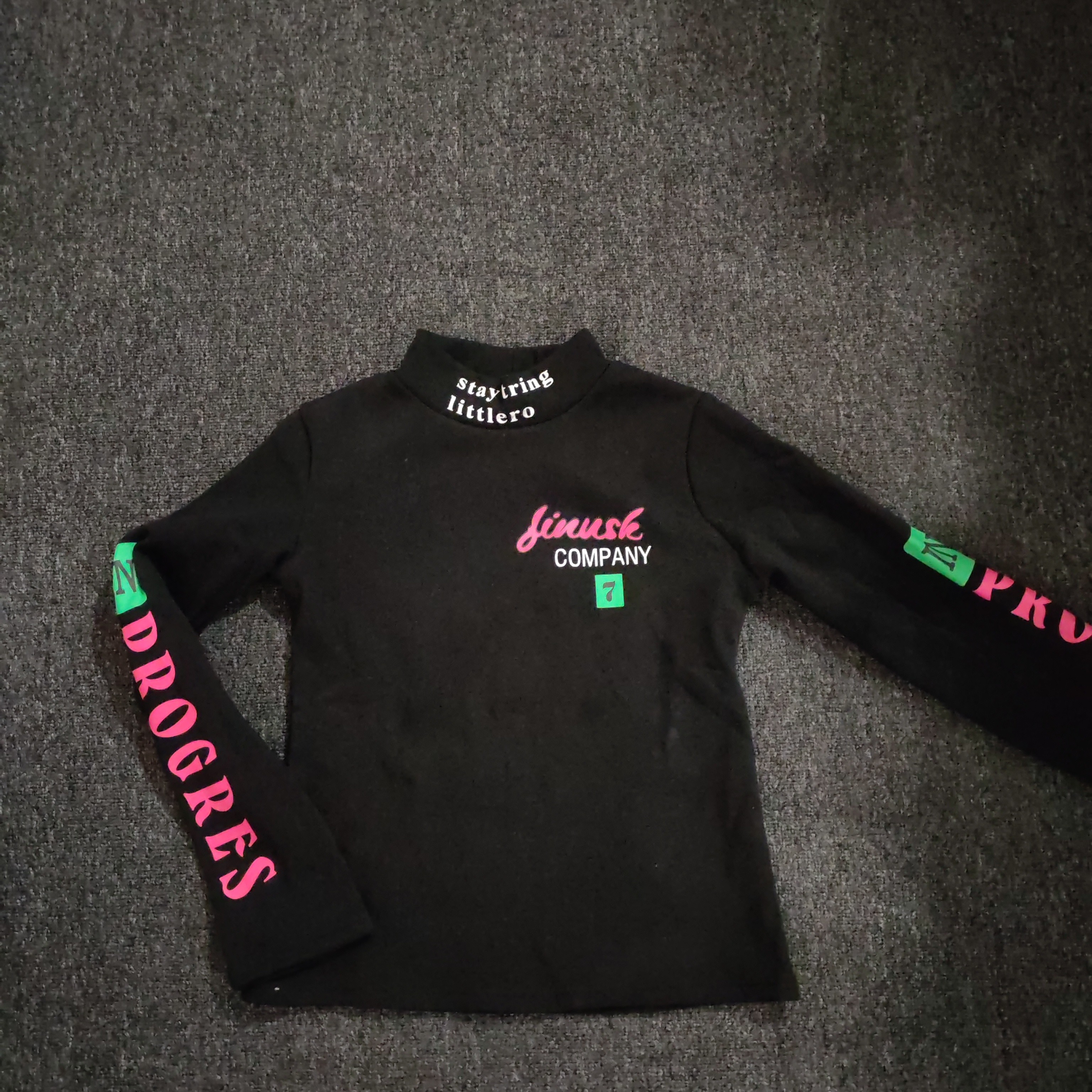 清风酷女郎广州棉布高弹字母半高领体恤