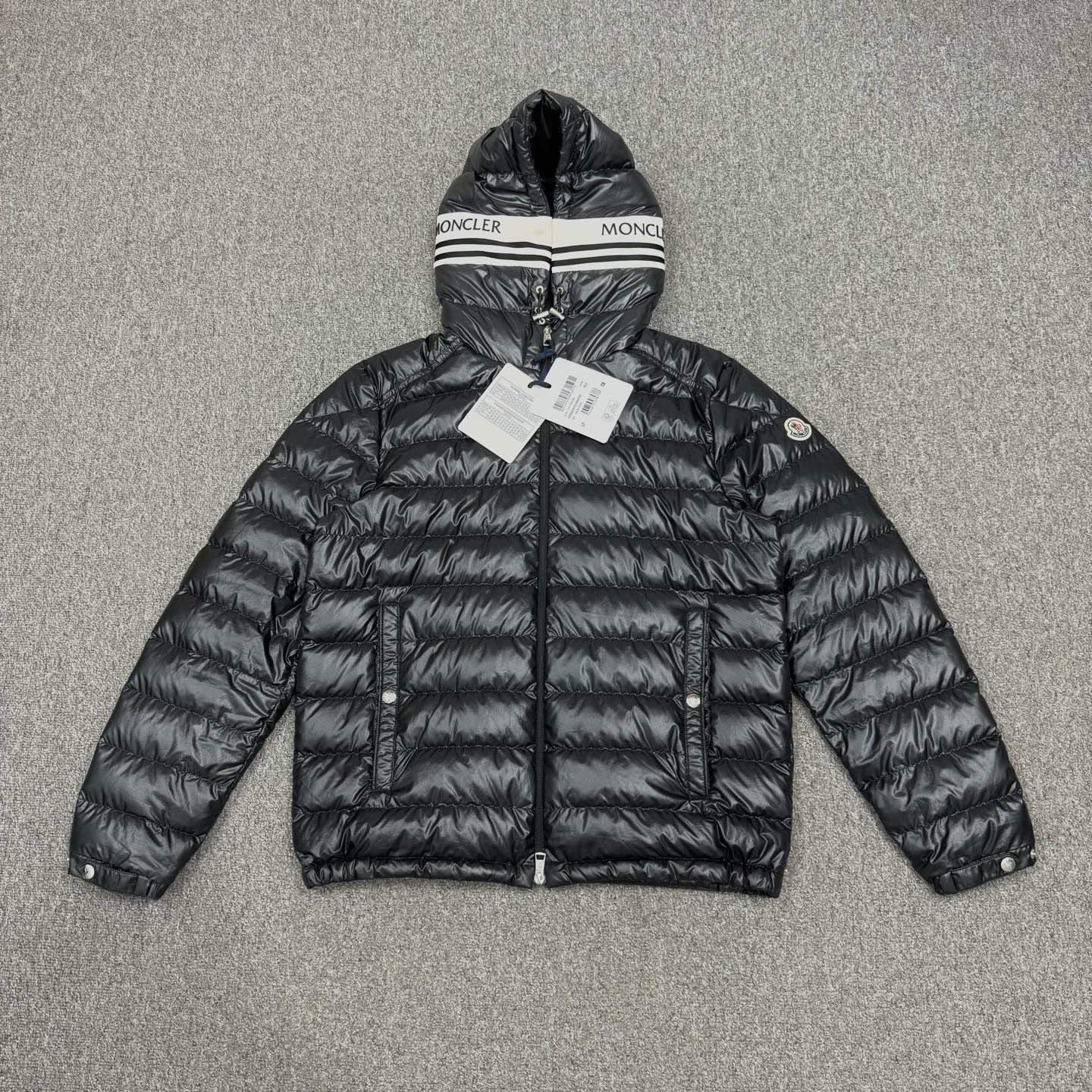 未使用 MONCLER 15839734 新款黑色羽绒服外套 未使用带吊牌2码