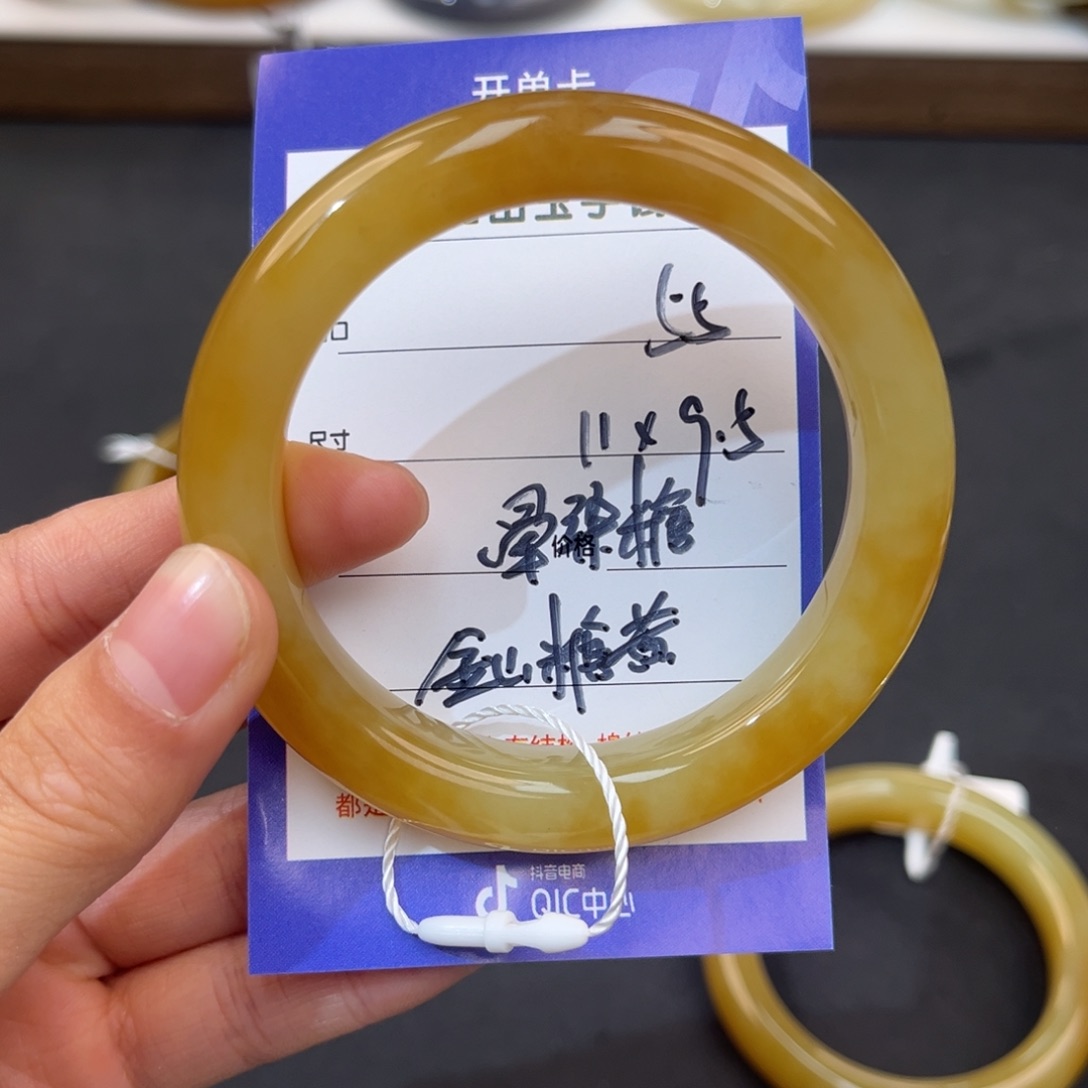 财****和田玉未镶嵌手镯