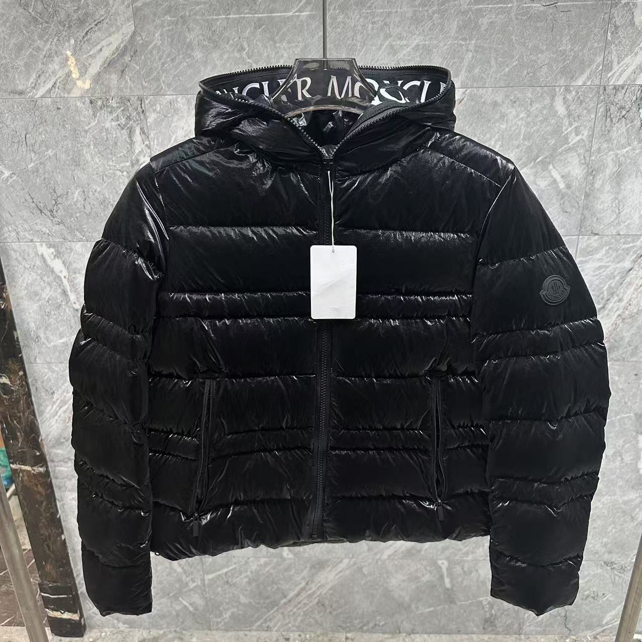 未使用 MONCLER 蒙口/黑色羽绒服/0码