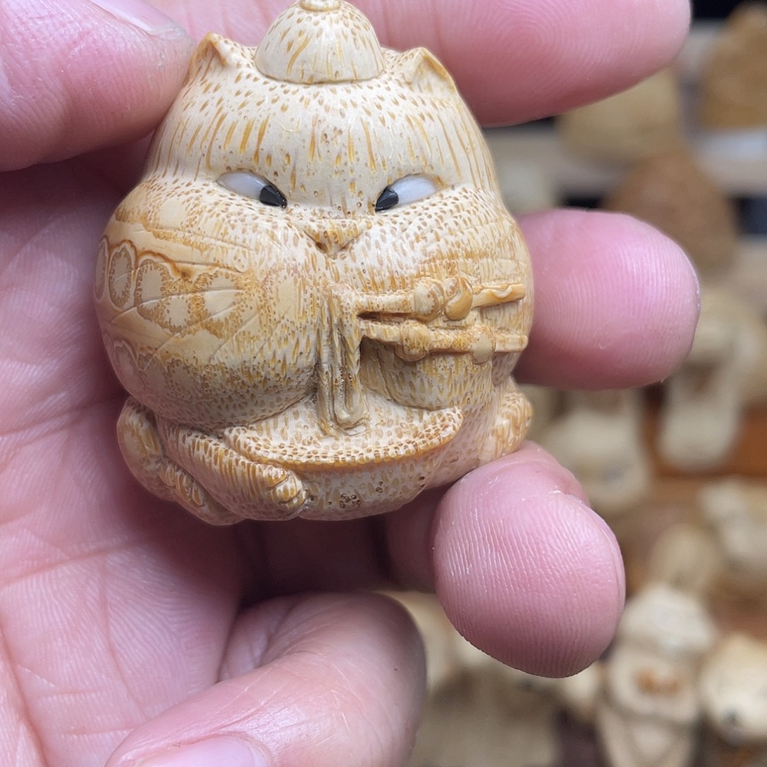 A***妈竹竹根雕猫咪手把件
