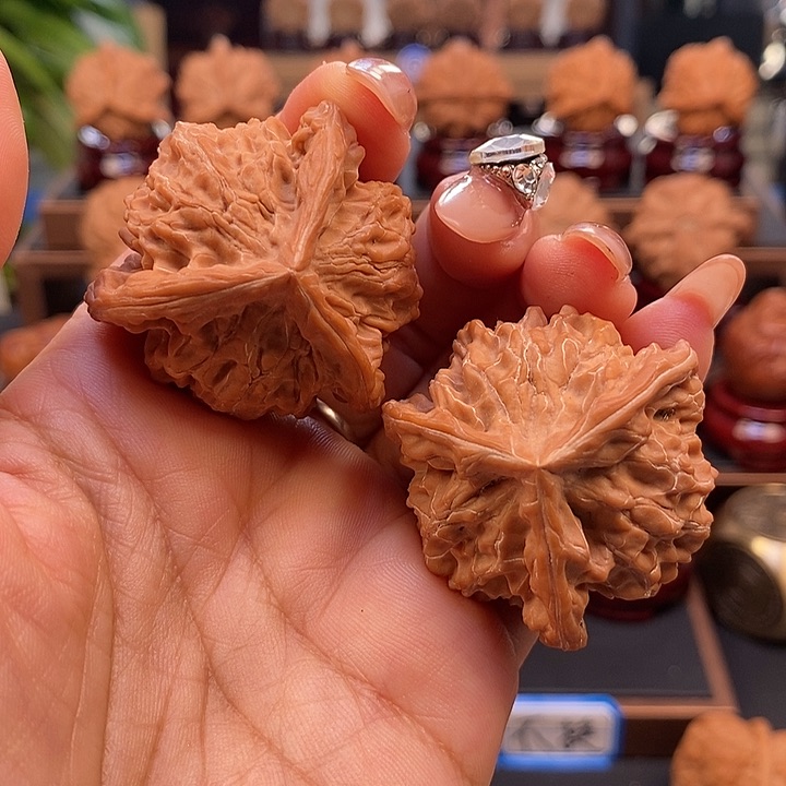 文玩核桃吊坠周***飞核桃