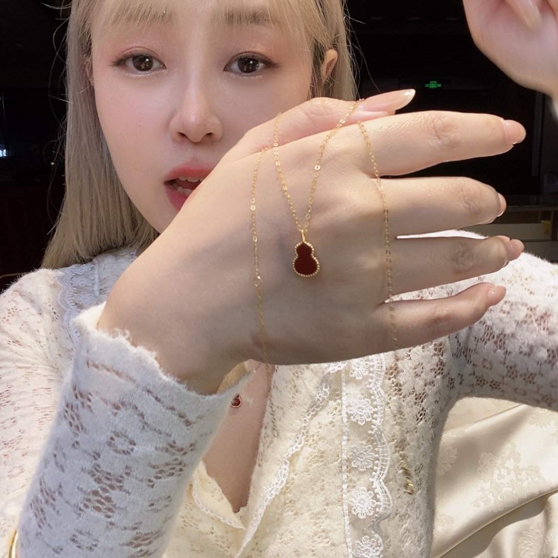 玛瑙/玉髓18K金镶嵌颈饰葫芦k黄