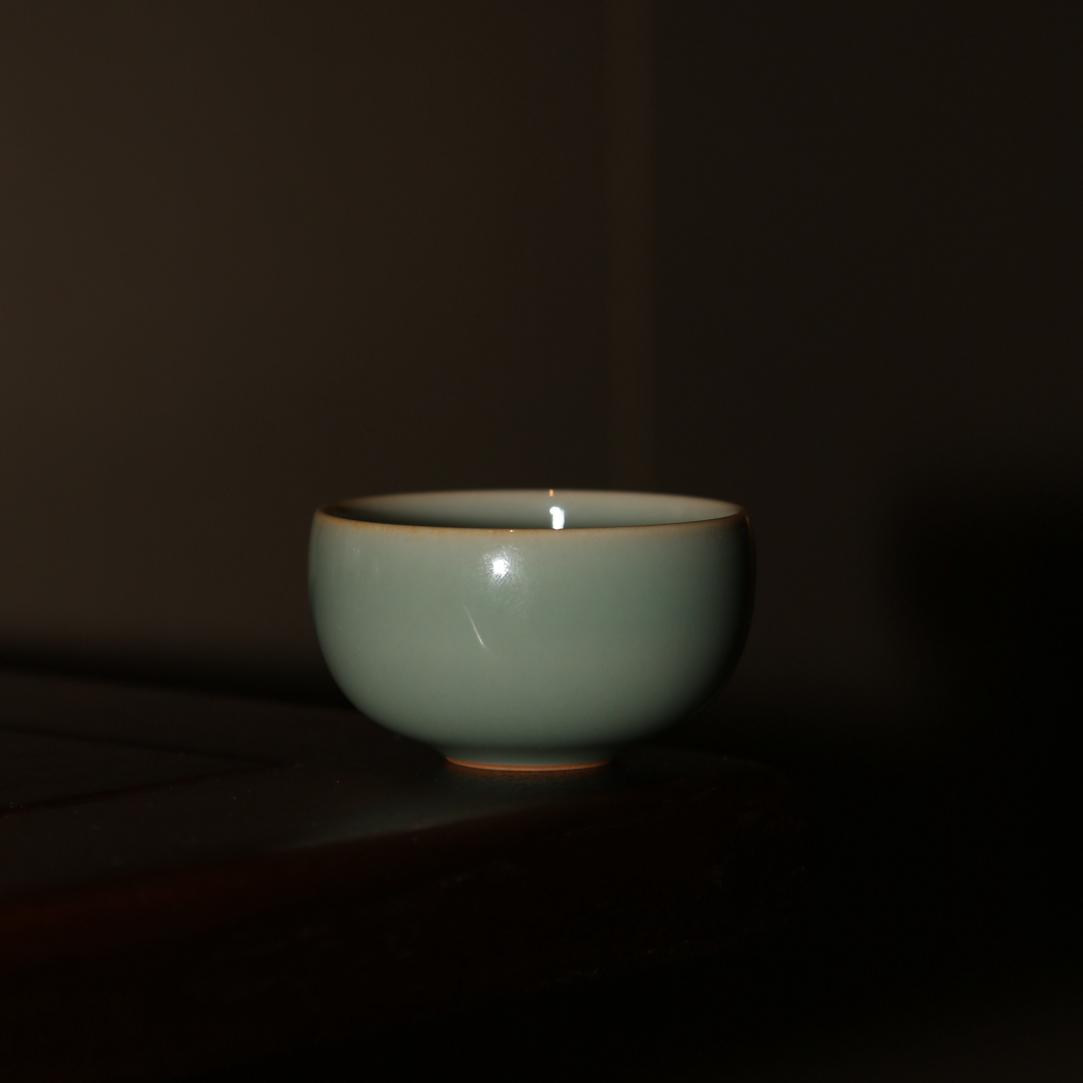 晓芳窑青瓷粉青不开片圆口杯