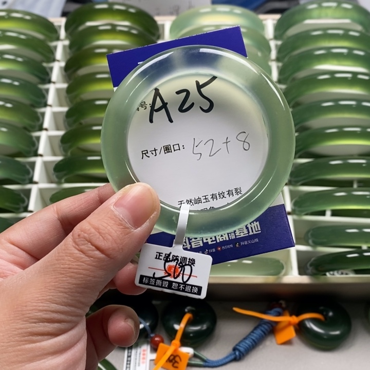 习***店蛇纹石玉未镶嵌手镯