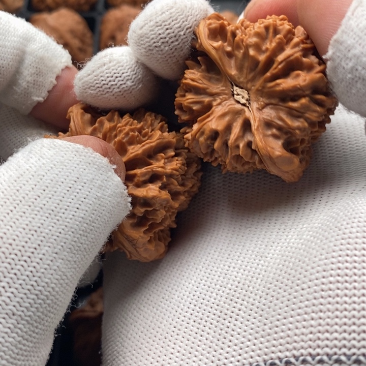 文玩核桃把件精***、满天星