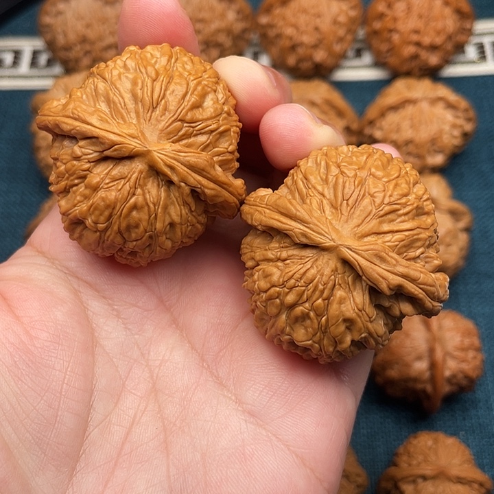 文玩核桃把件全品无修大肚白狮子43