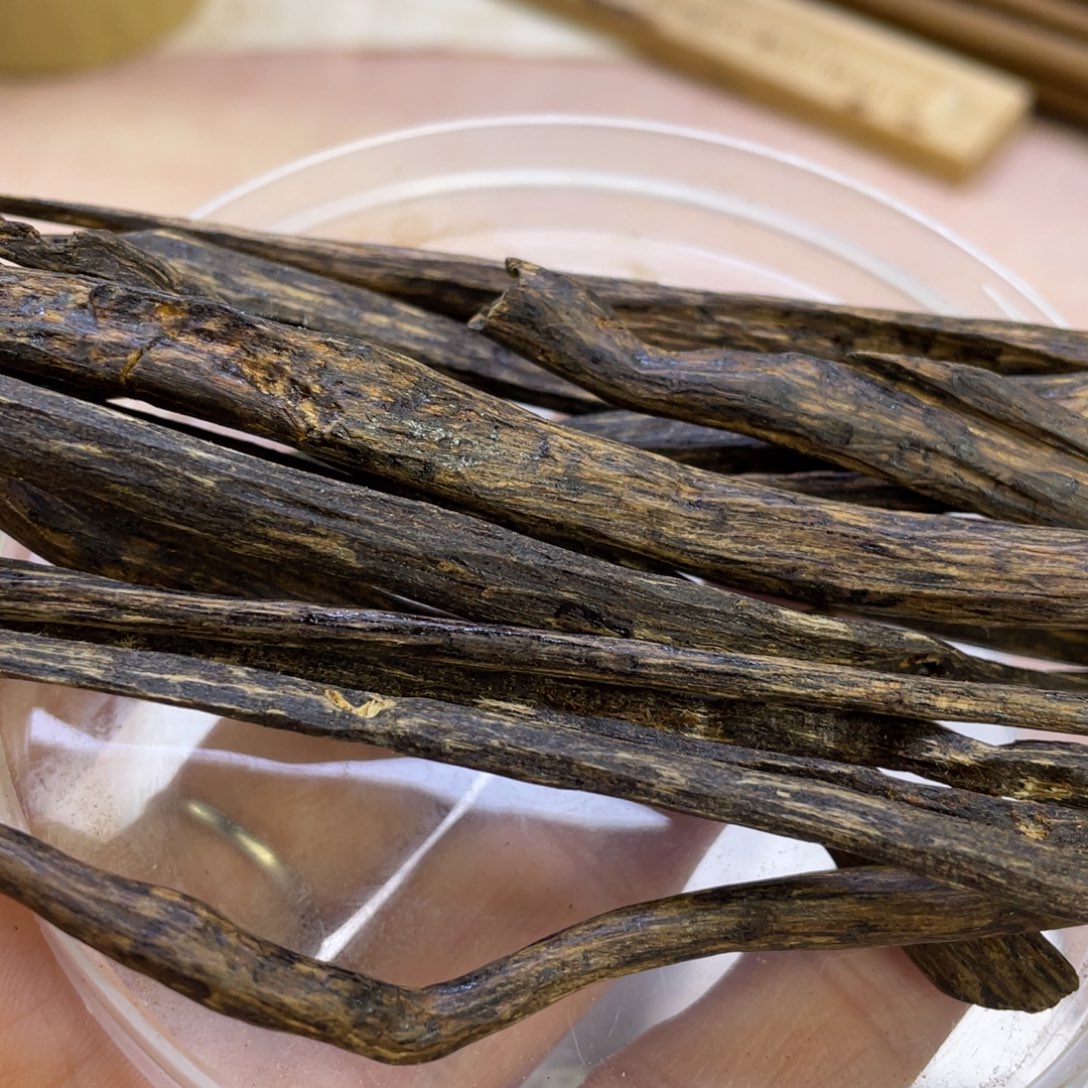 H***鹰沉香碎屑沉香海南尖峰岭黑Q树心油15克碎料