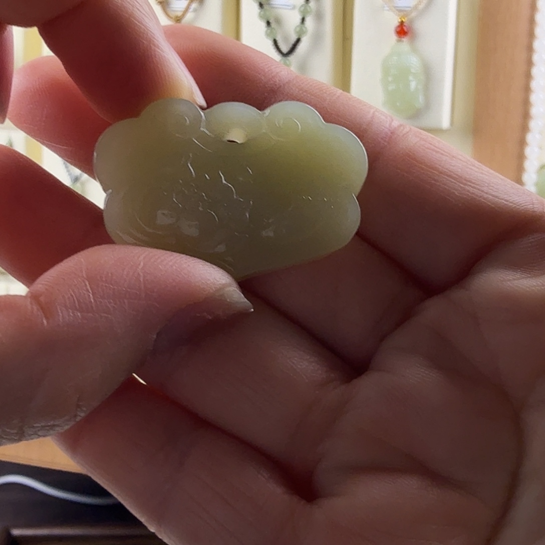 和田玉未镶嵌吊坠(赠链)