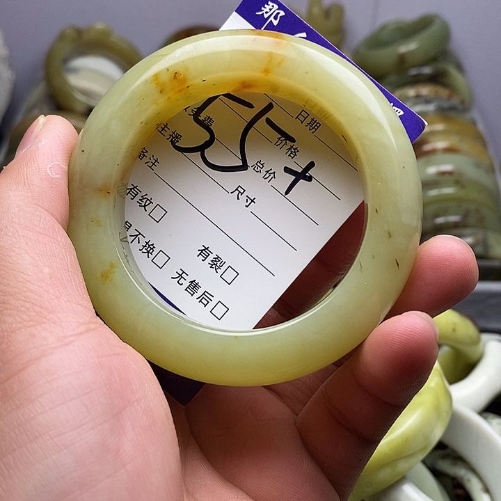 未镶嵌蛇纹石玉手镯包****?