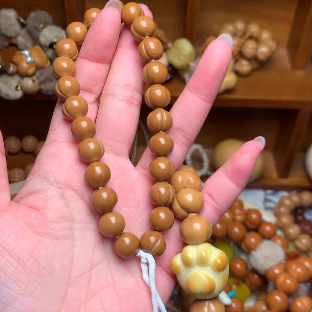 T***.吊坠猴头核桃10屁桃手持猫爪