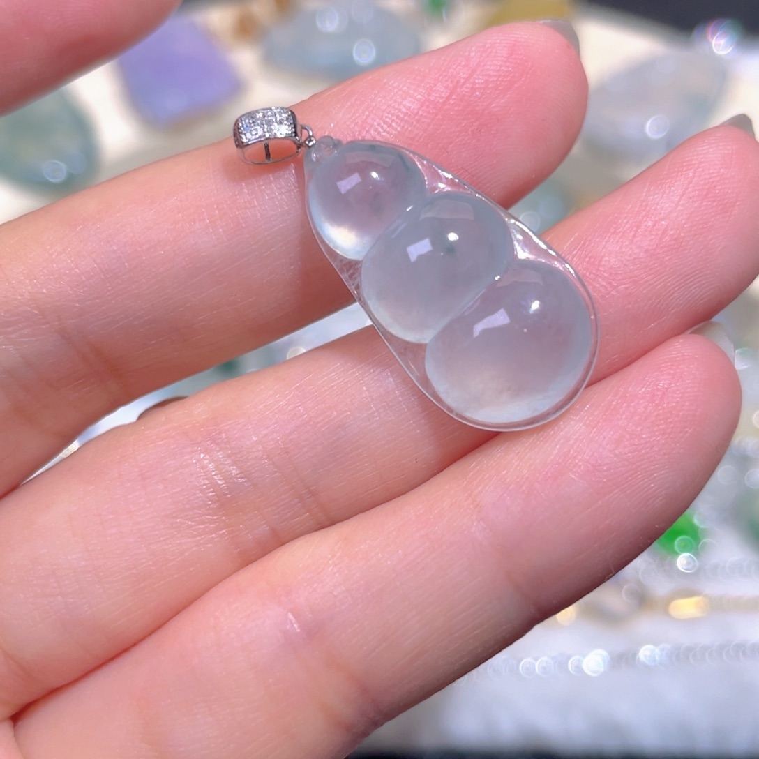 翡翠18K金镶嵌颈饰翡翠