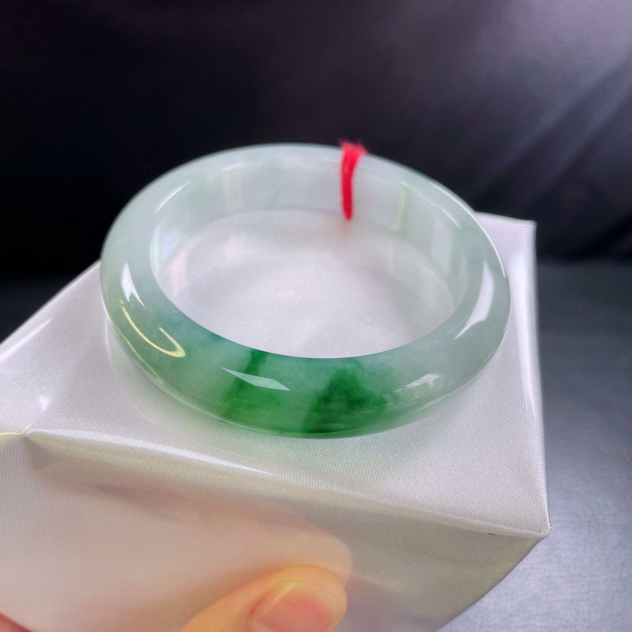 54圈冰糯飘绿宽边手镯 有纹