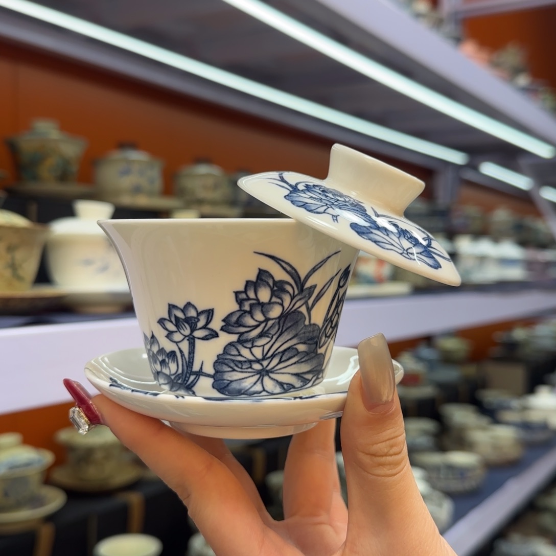 我在外面吃饭呢你在哪