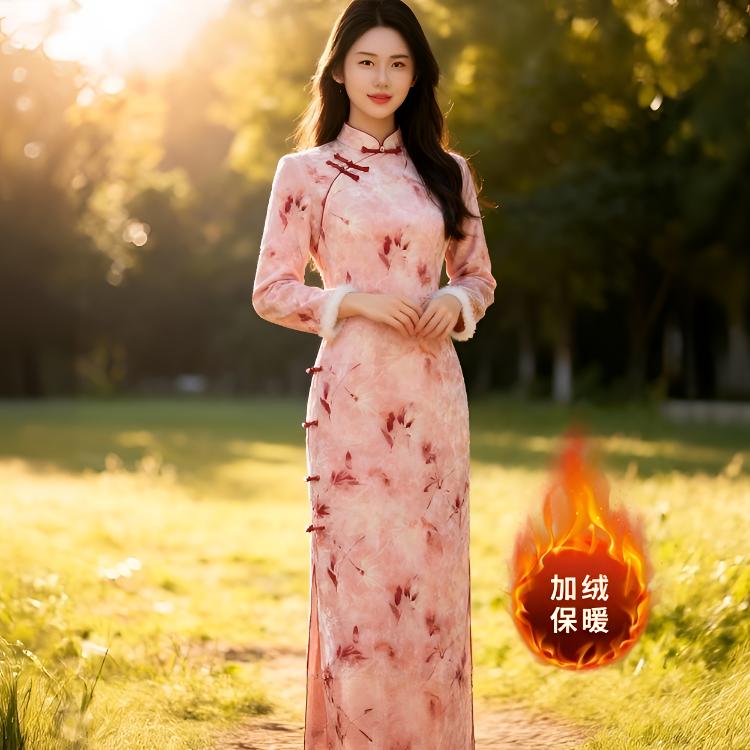 【绯烟】新中式古法全开襟粉竹叶毛领改良旗袍女冬装加厚丝绒连衣裙