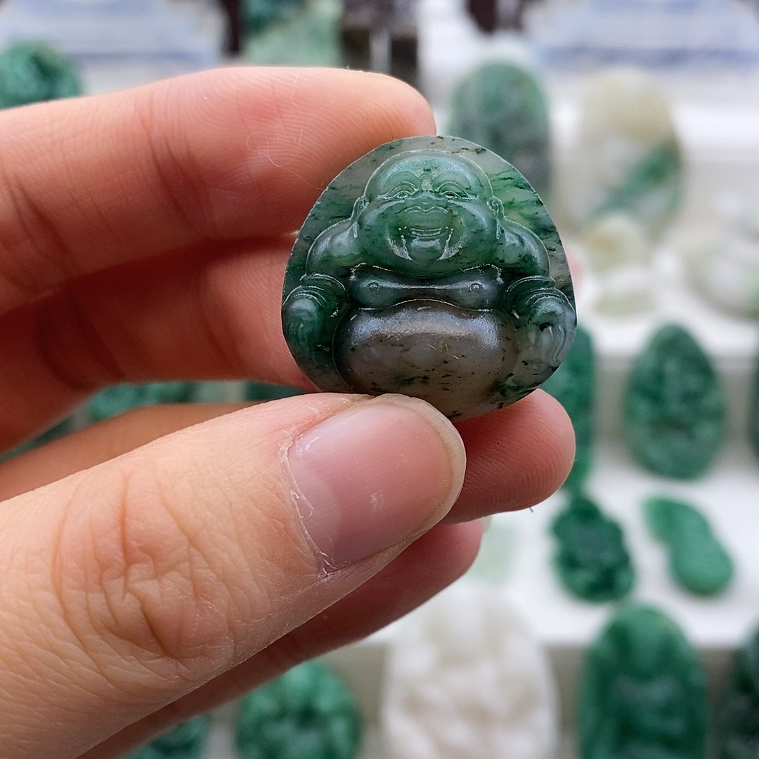 独山玉未镶嵌颈饰