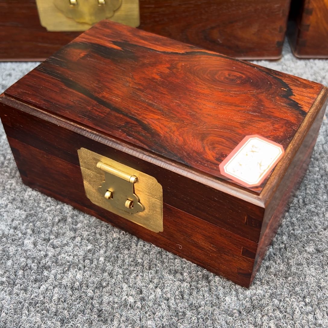 木老挝大红酸枝首饰店一件    