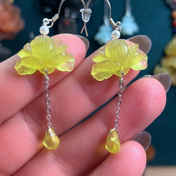 未镶嵌蛇纹石玉耳饰