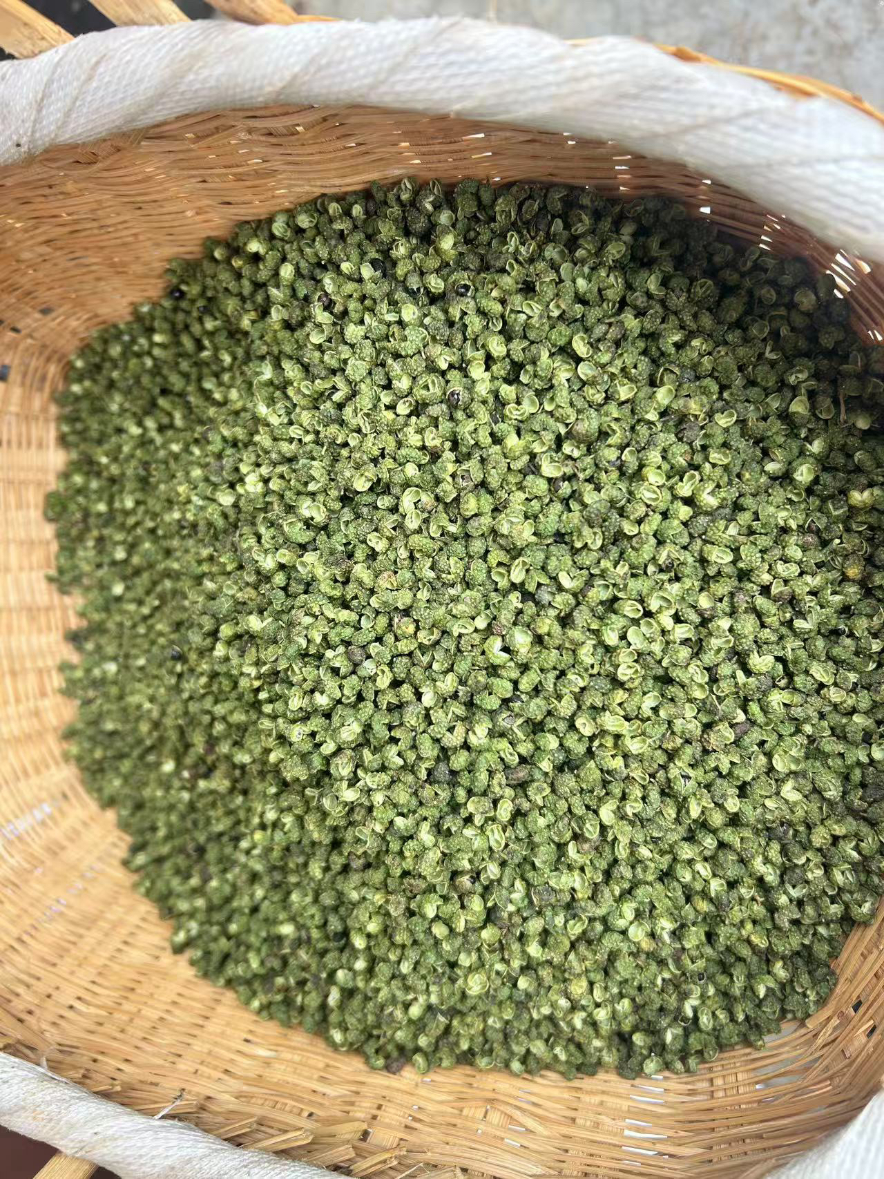 云南昭通青麻椒特麻颗粒开口率90以上干花椒