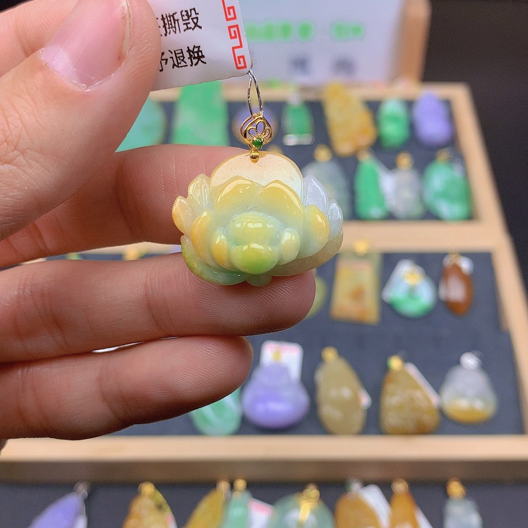 翡翠颈饰18K金镶嵌翡翠