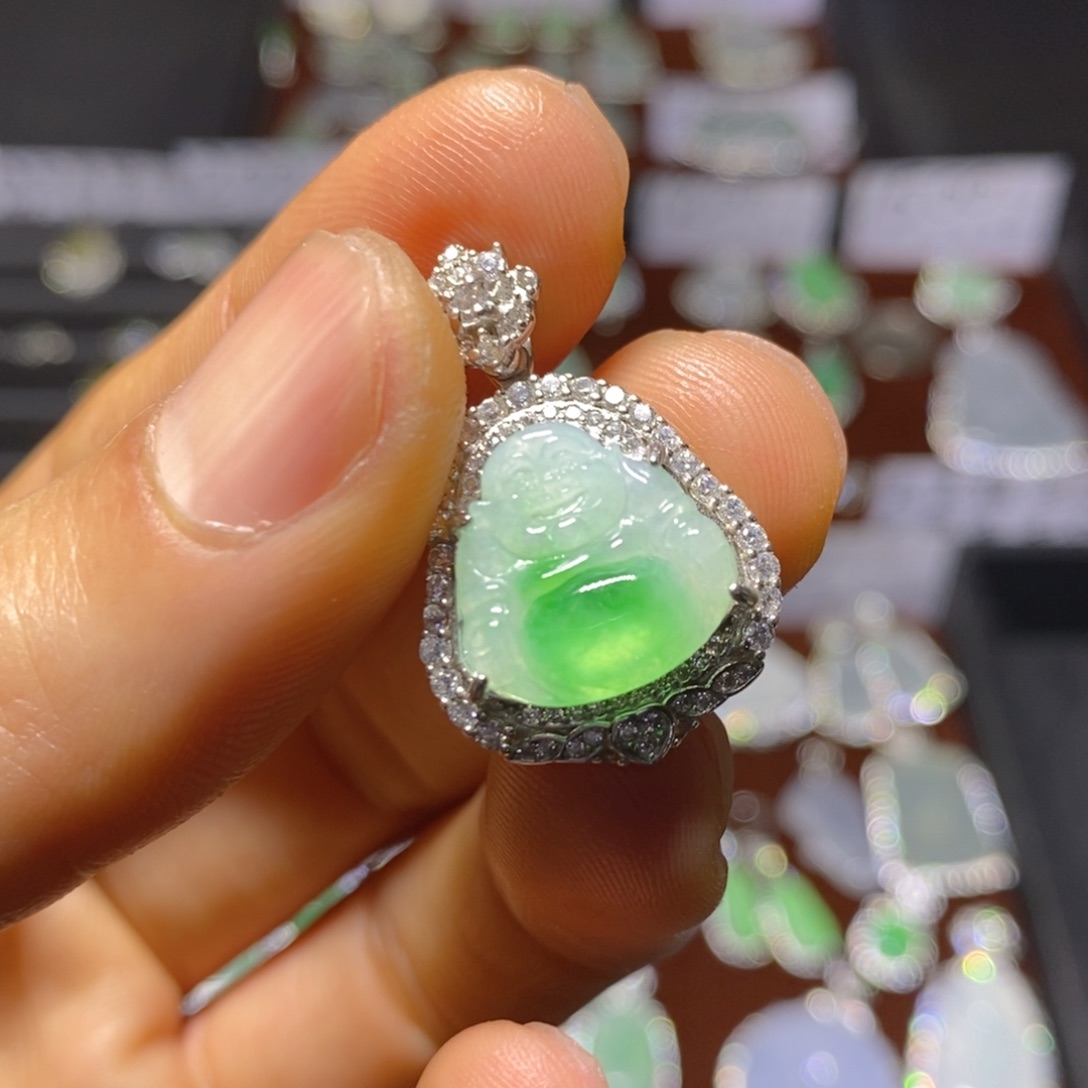 翡翠颈饰银S925镶嵌肚子起光鲜绿小佛公