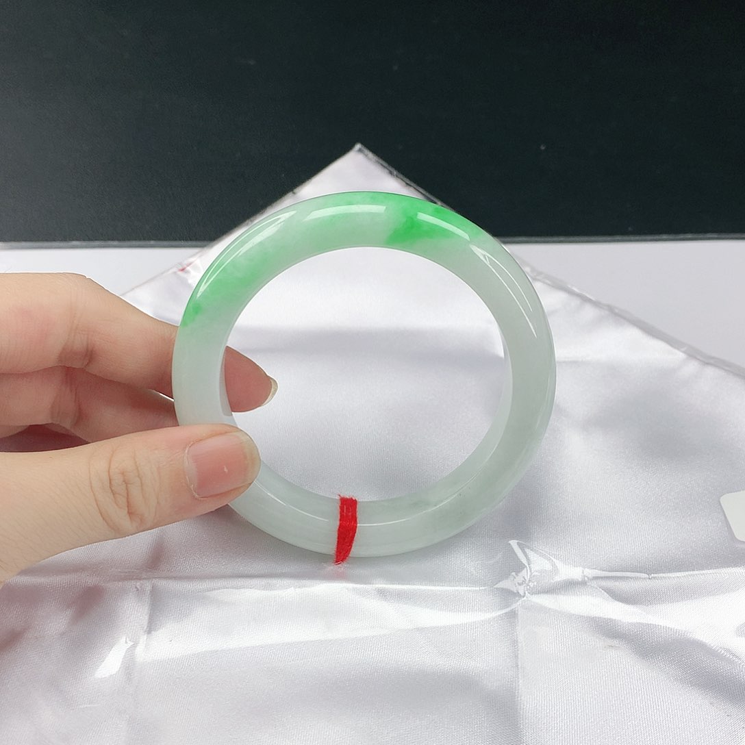 翡翠手镯未镶嵌翡翠389