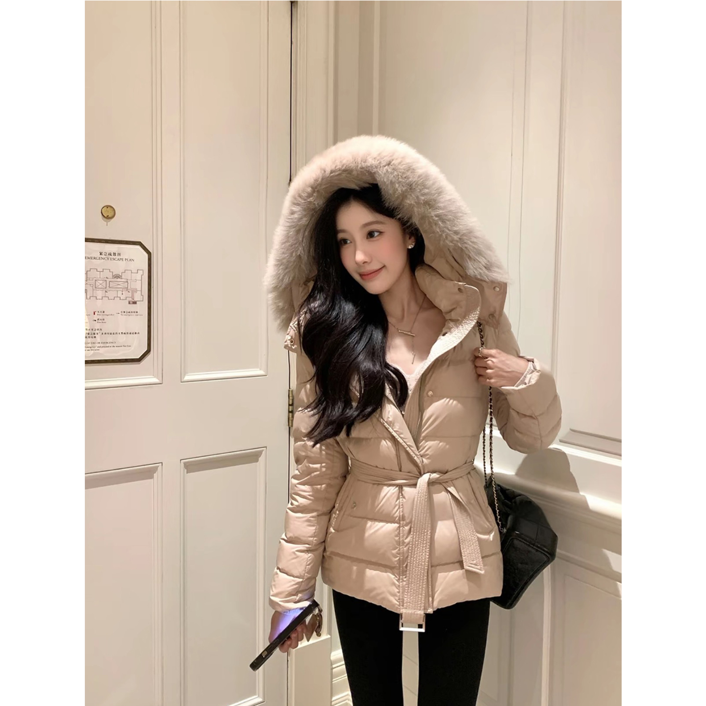 奶咖色大毛领羽绒服女冬季2025新款系带收腰90白鸭绒保暖连帽外套