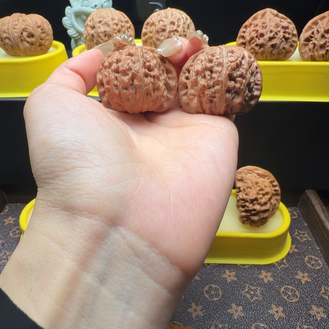 猴头核桃吊坠42闷白