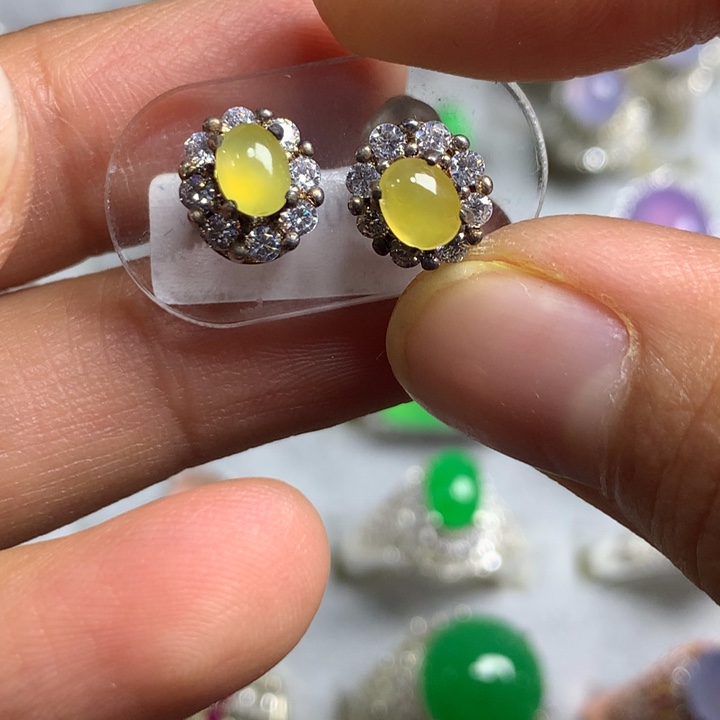 翡翠未镶嵌戒指铜托，卖裸石，需要二次镶嵌